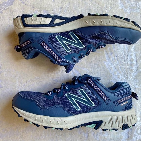 New Balance Womans Trail Running Shoes - Picture 11 of 14